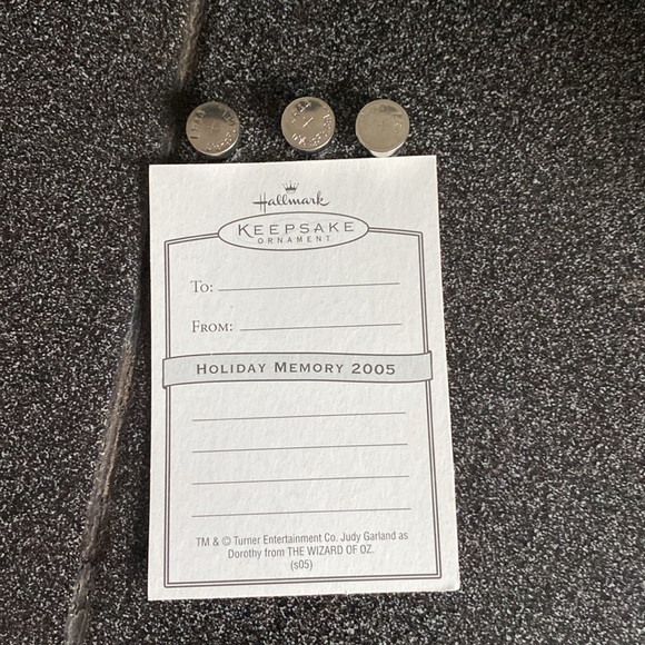 Hallmark Wizard of Iz Over the Rainbow Ornament 2005 - Picture 9 of 9